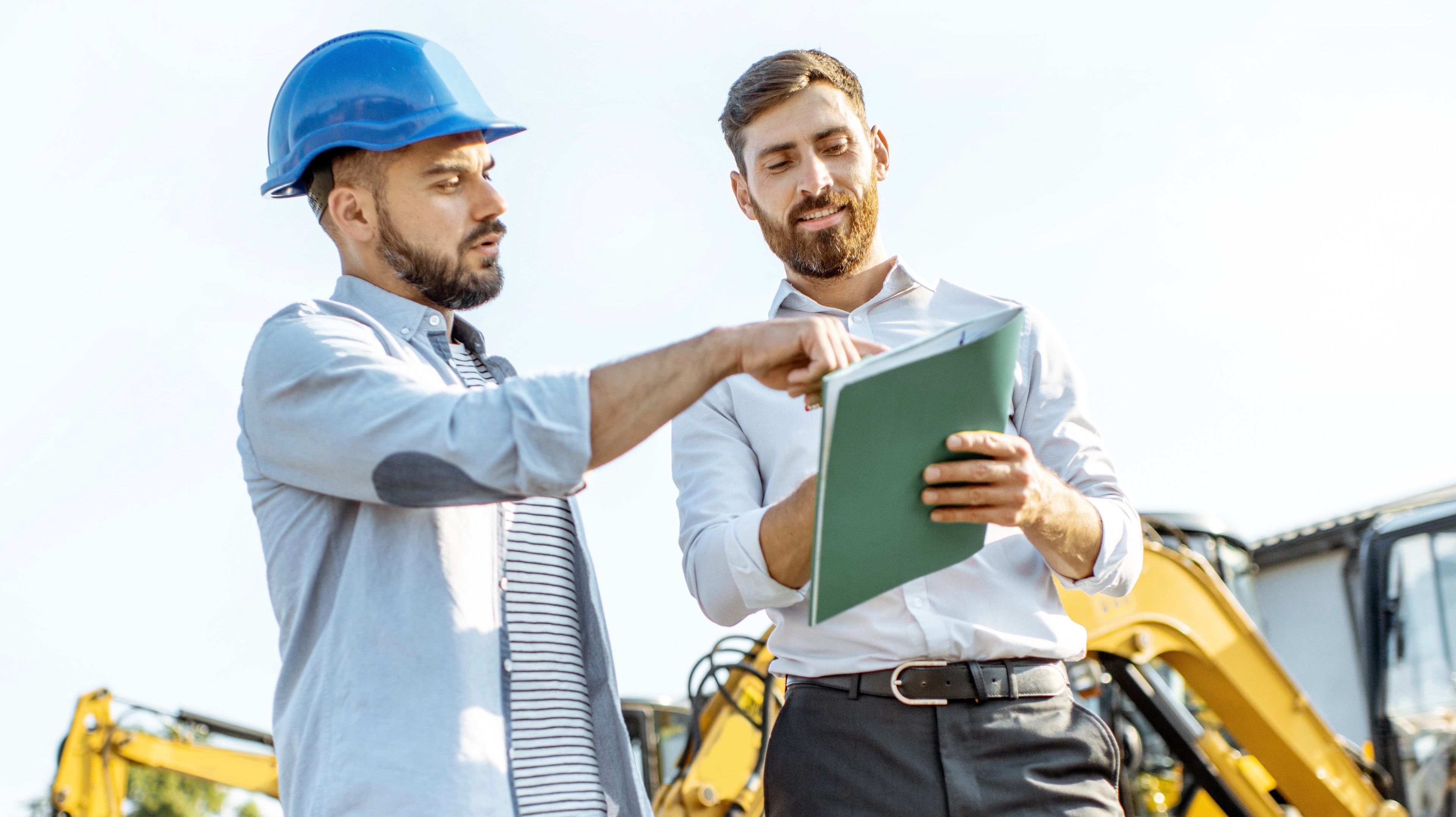 Builder,Choosing,Heavy,Machinery,For,Construction,With,A,Sales,Consultant